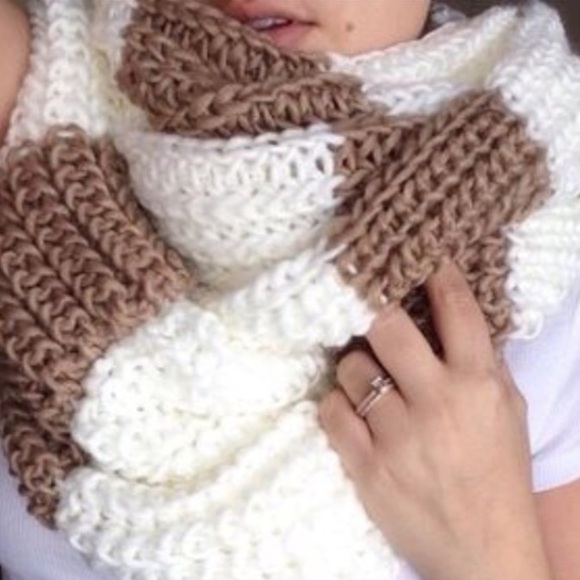 Gorgeous Cozy Knit Scarf - Picture 1 of 4